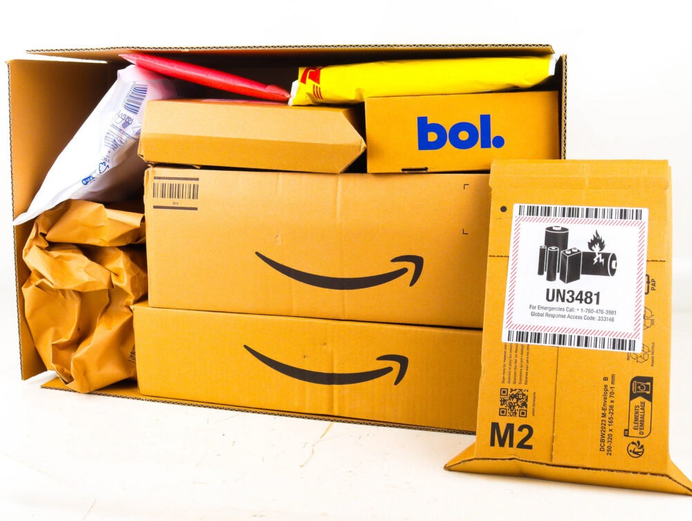 XL Doos met Ongeopende Postpakketten