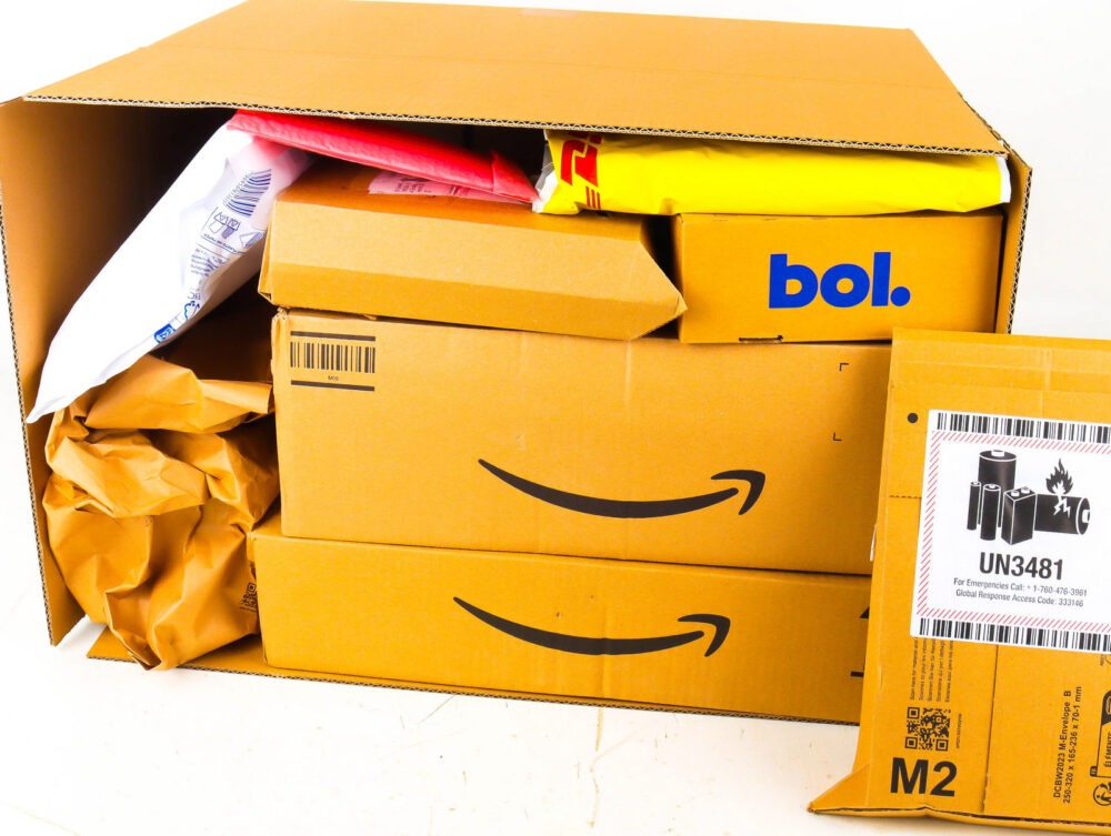XL Doos met Ongeopende Postpakketten