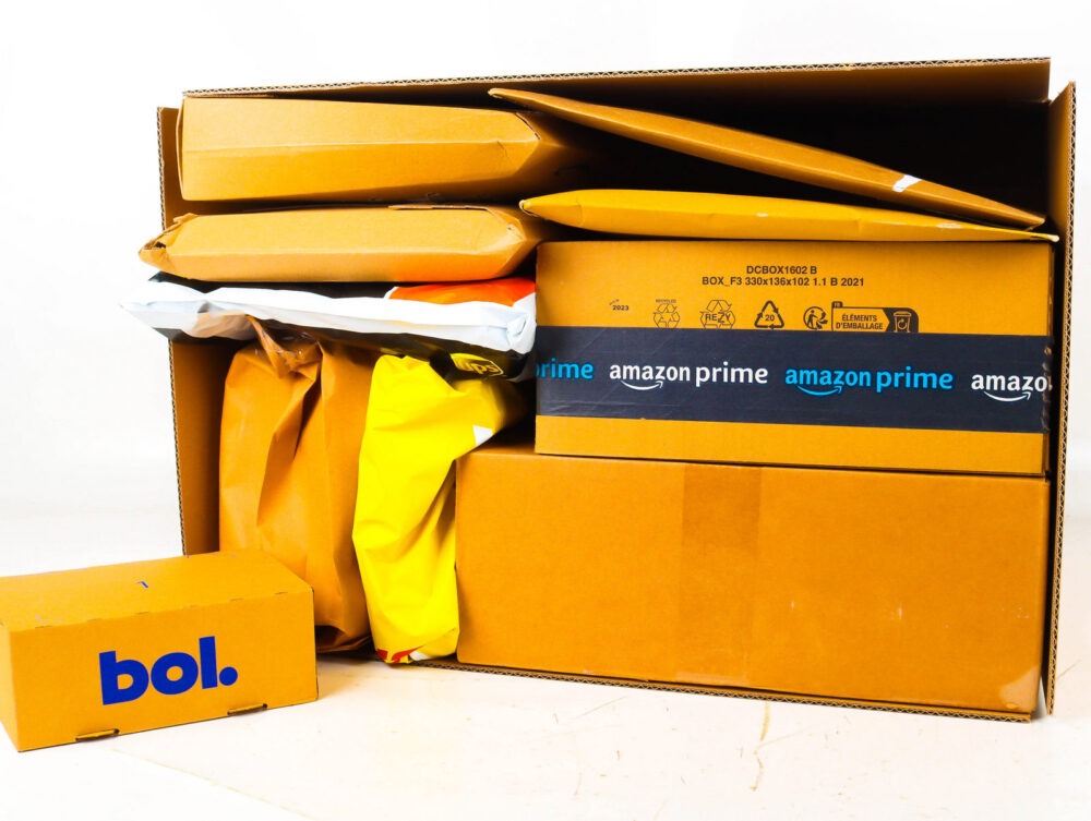 XL Doos met Ongeopende Postpakketten