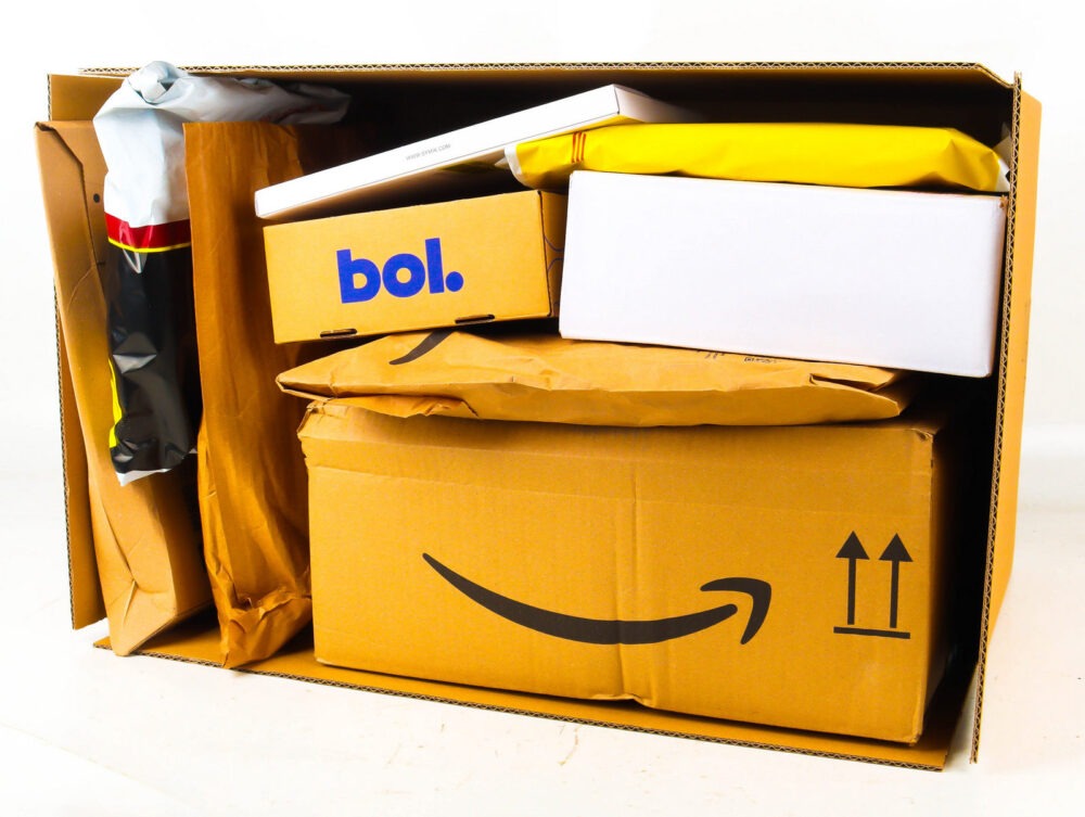 XL Doos met Ongeopende Postpakketten