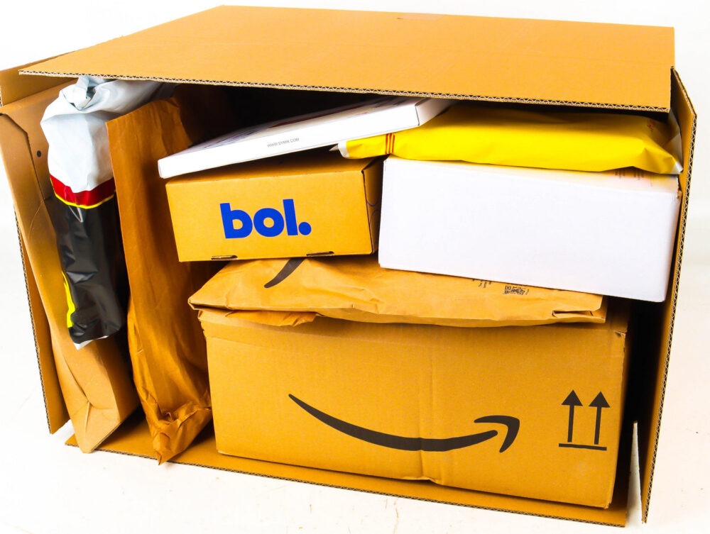 XL Doos met Ongeopende Postpakketten