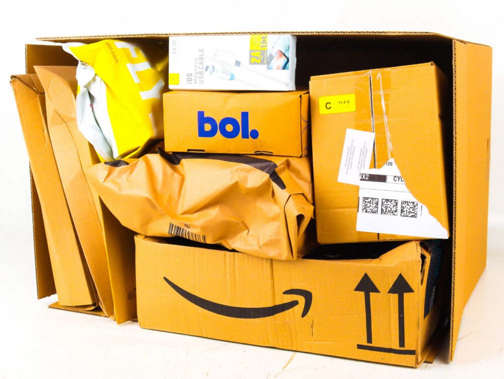 XL Doos met Ongeopende Postpakketten