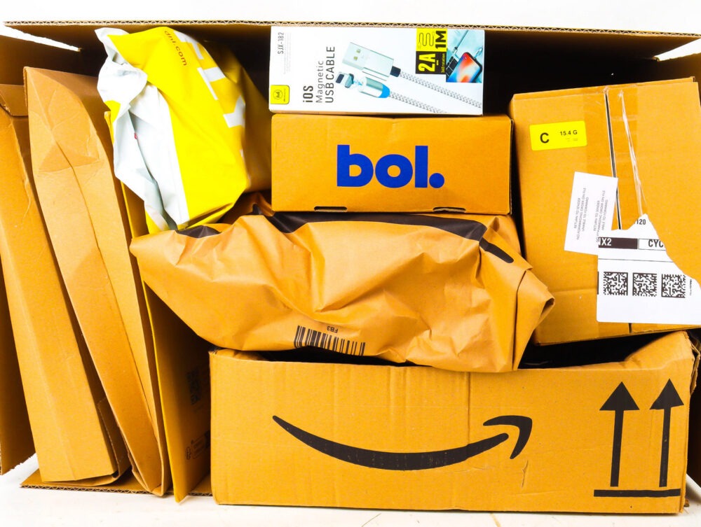 XL Doos met Ongeopende Postpakketten