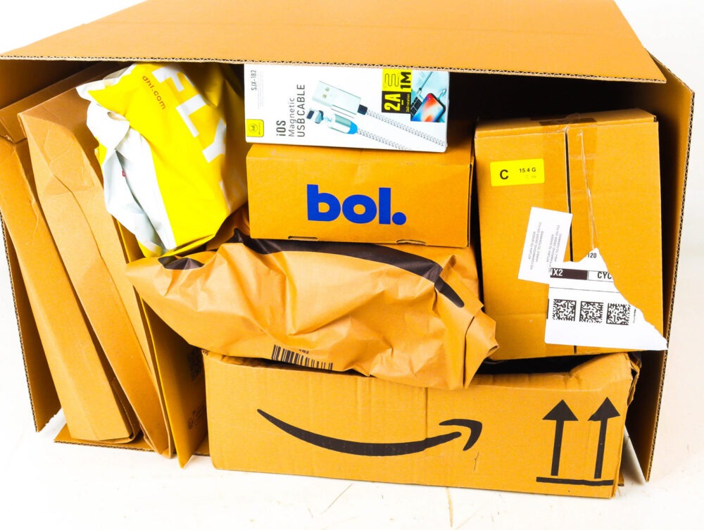 XL Doos met Ongeopende Postpakketten