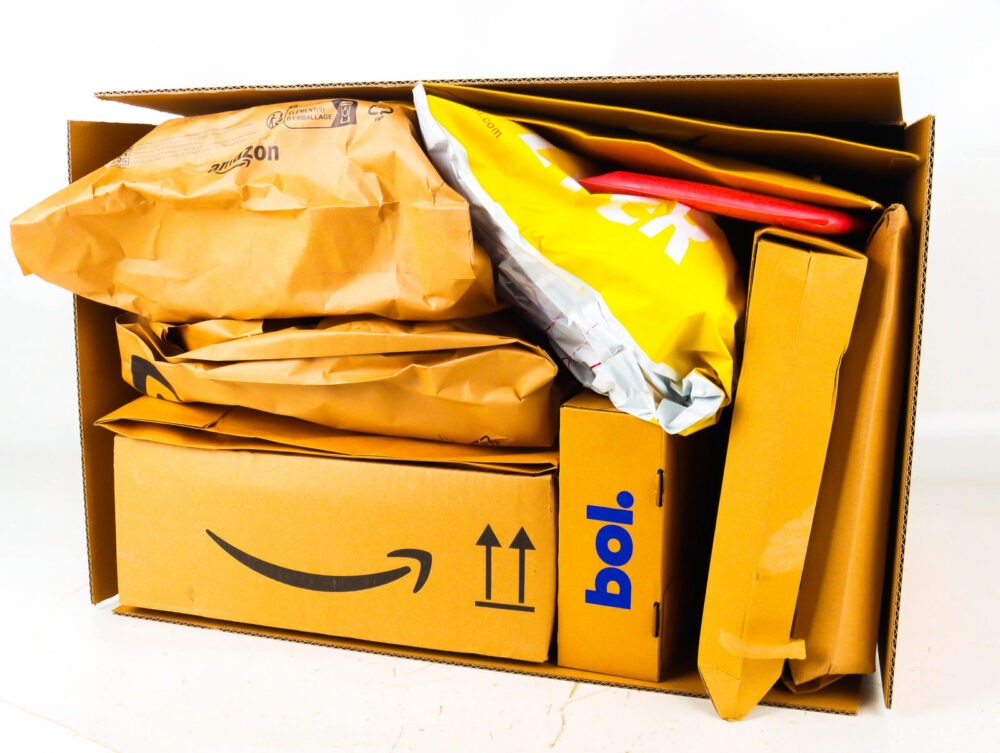 XL Doos met Ongeopende Postpakketten