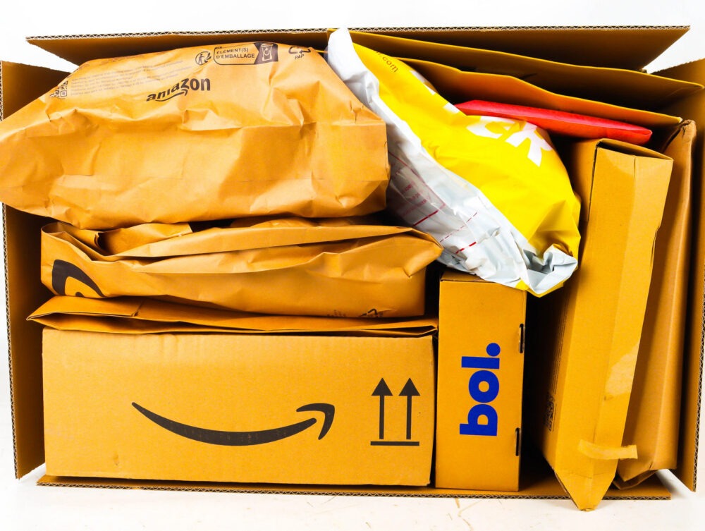 XL Doos met Ongeopende Postpakketten