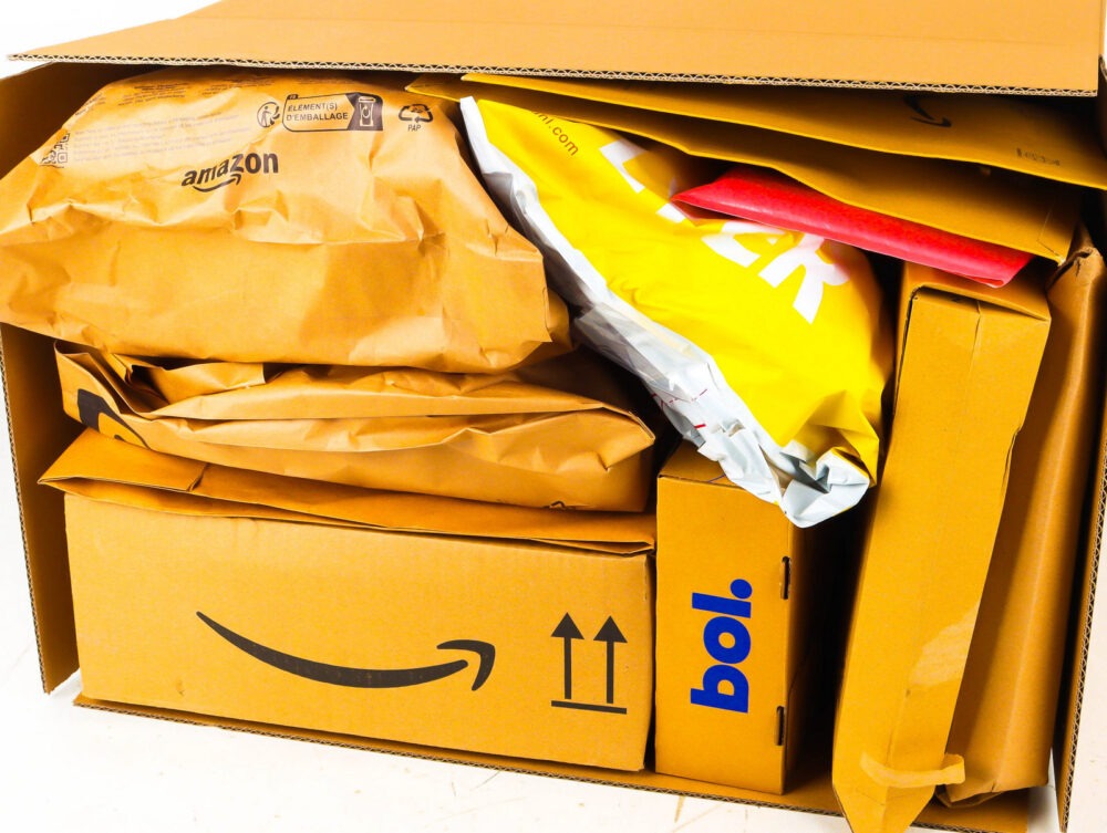 XL Doos met Ongeopende Postpakketten