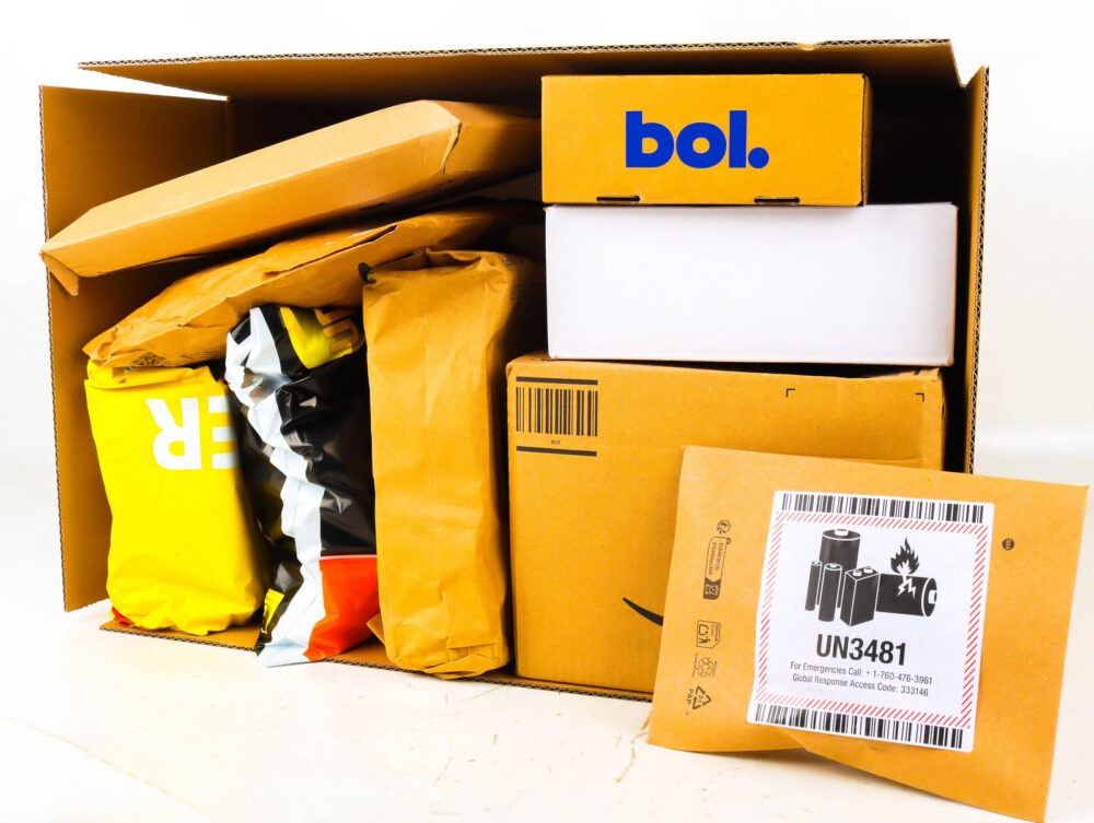 XL Doos met Ongeopende Postpakketten