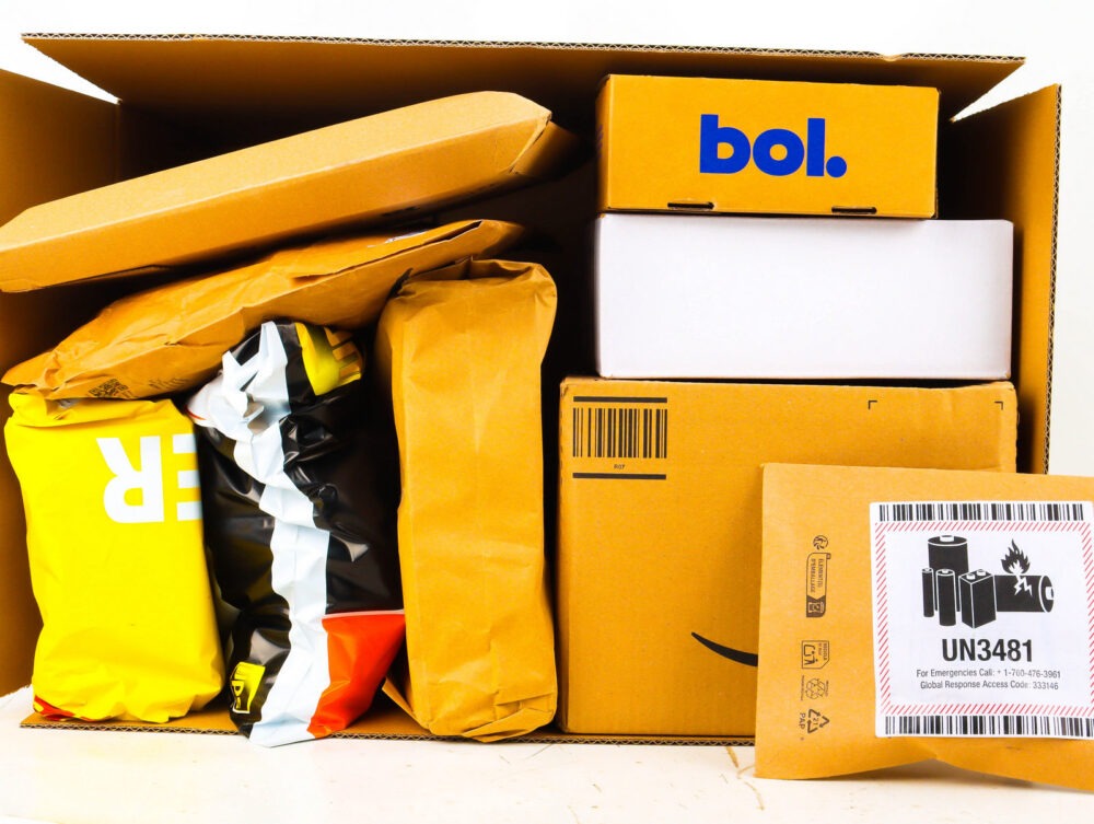 XL Doos met Ongeopende Postpakketten
