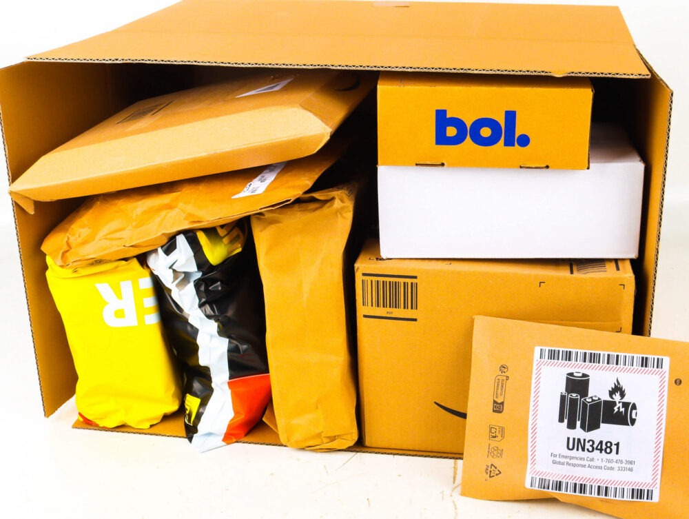 XL Doos met Ongeopende Postpakketten