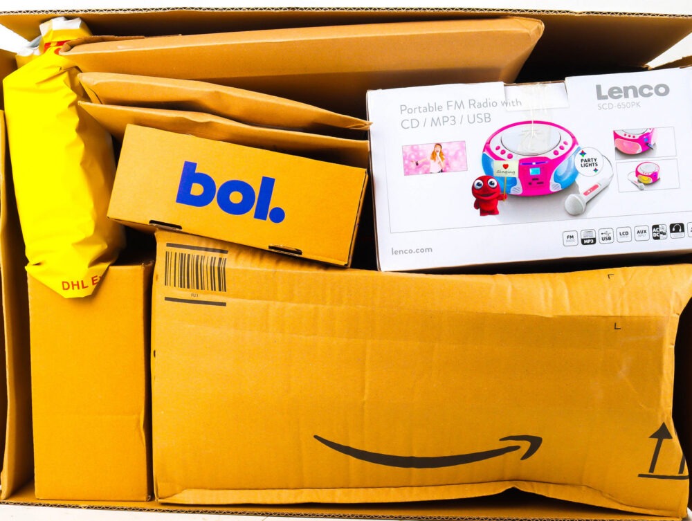 XL Doos met Ongeopende Postpakketten