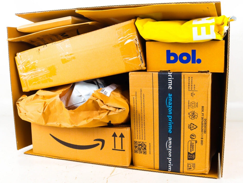 XL Doos met Ongeopende Postpakketten