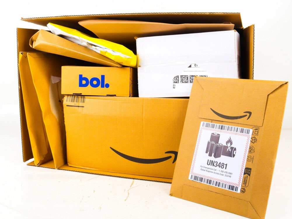 XL Doos met Ongeopende Postpakketten