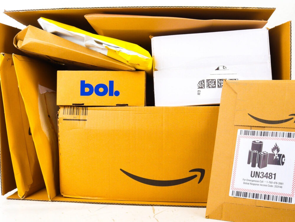 XL Doos met Ongeopende Postpakketten