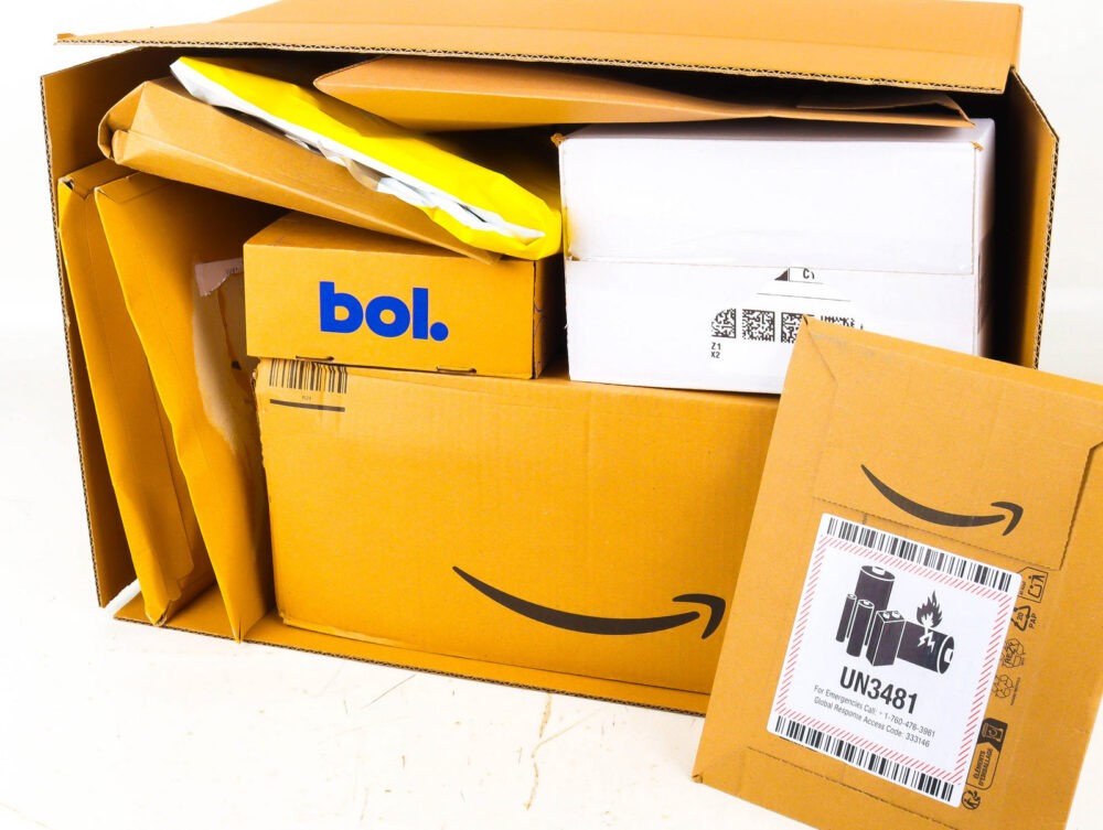 XL Doos met Ongeopende Postpakketten