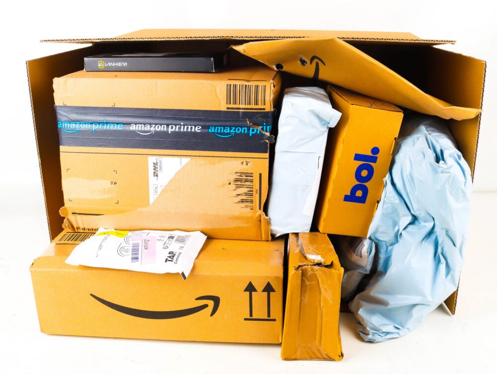 XL Doos met Ongeopende Postpakketten