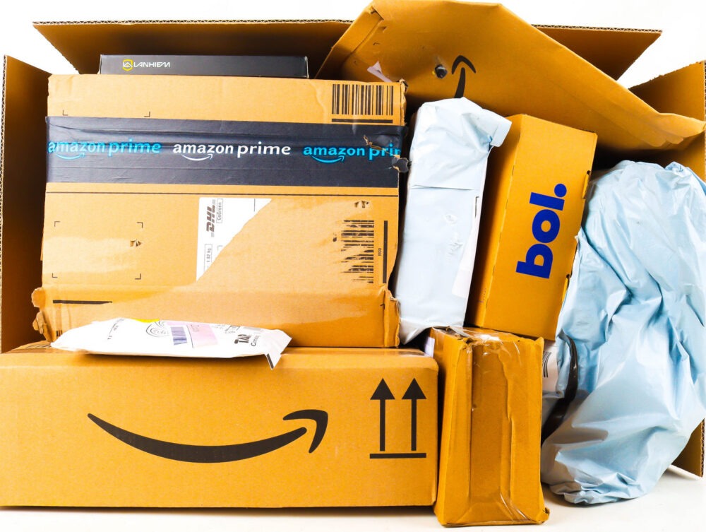 XL Doos met Ongeopende Postpakketten