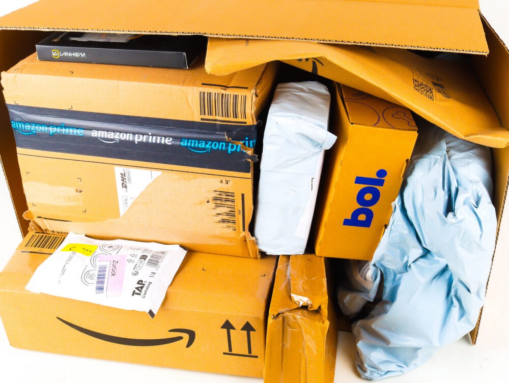 XL Doos met Ongeopende Postpakketten