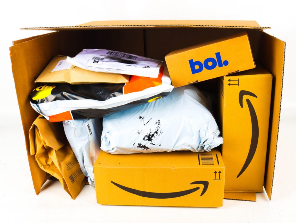 XL Doos met Ongeopende Postpakketten