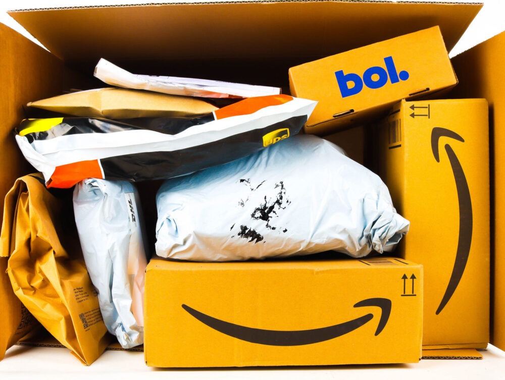 XL Doos met Ongeopende Postpakketten