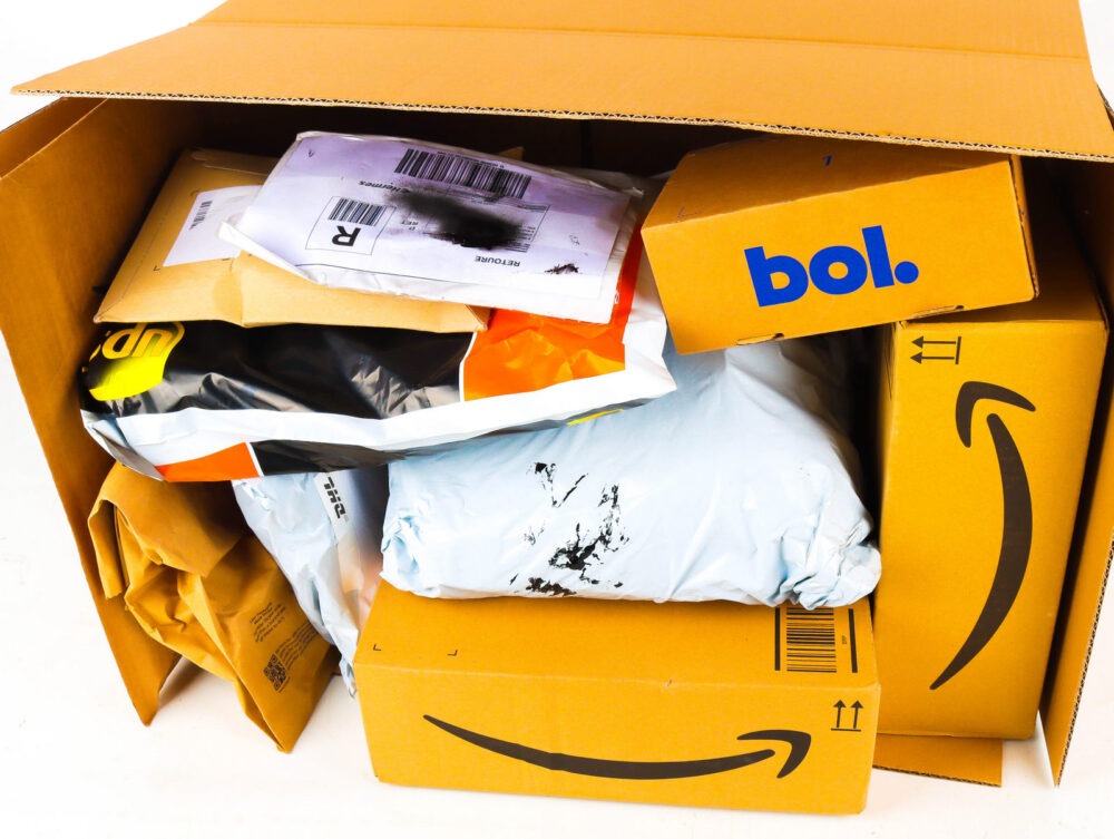 XL Doos met Ongeopende Postpakketten