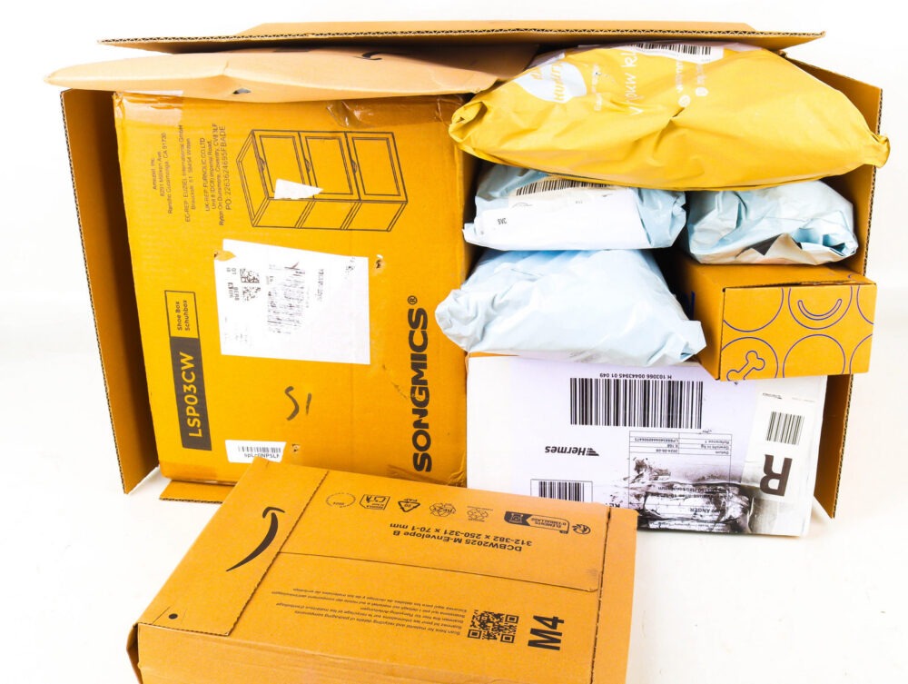 XL Doos met Ongeopende Postpakketten