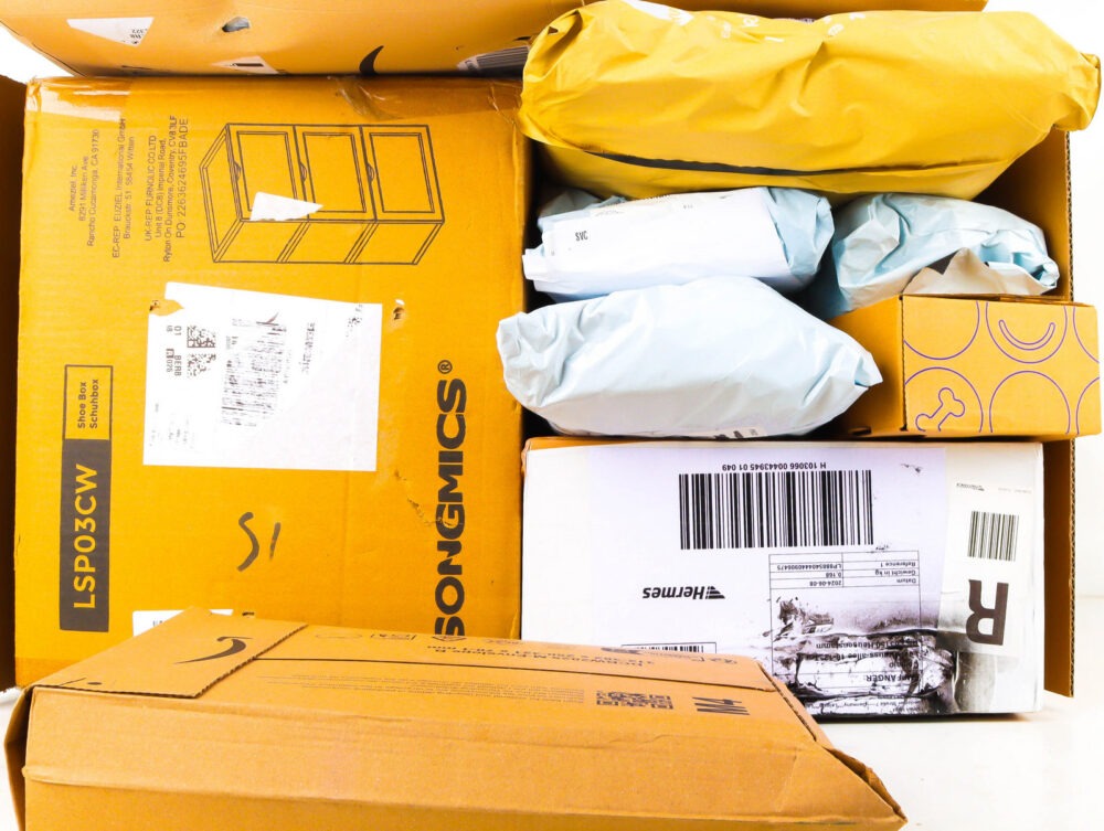 XL Doos met Ongeopende Postpakketten