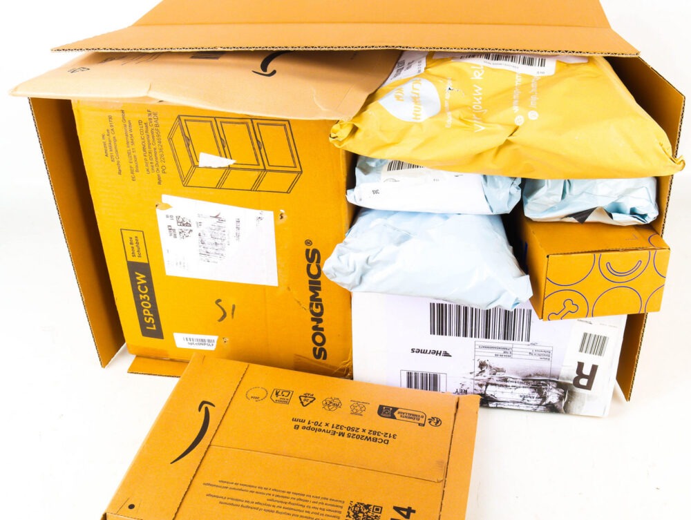 XL Doos met Ongeopende Postpakketten
