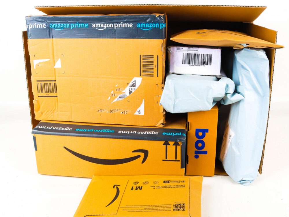 XL Doos met Ongeopende Postpakketten