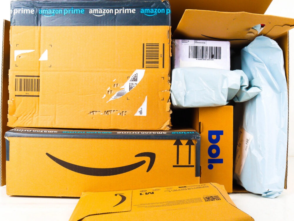 XL Doos met Ongeopende Postpakketten
