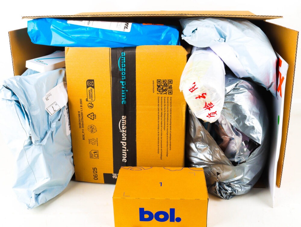 XL Doos met Ongeopende Postpakketten