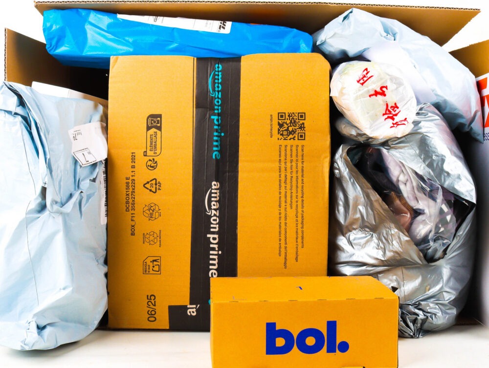 XL Doos met Ongeopende Postpakketten