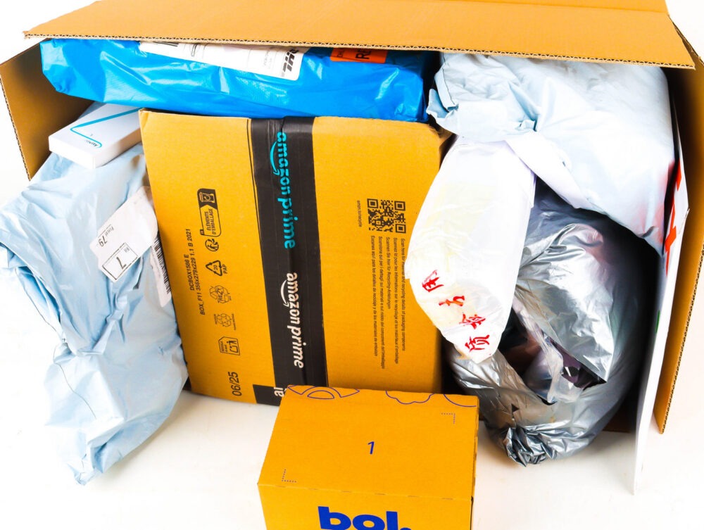 XL Doos met Ongeopende Postpakketten