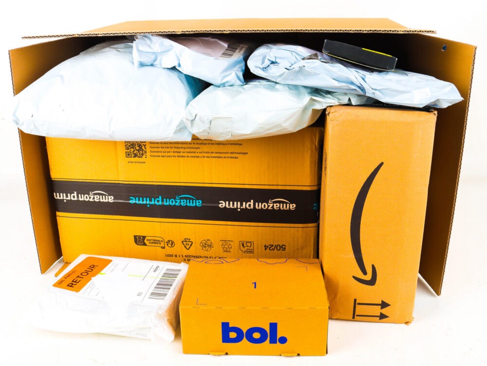 XL Doos met Ongeopende Postpakketten