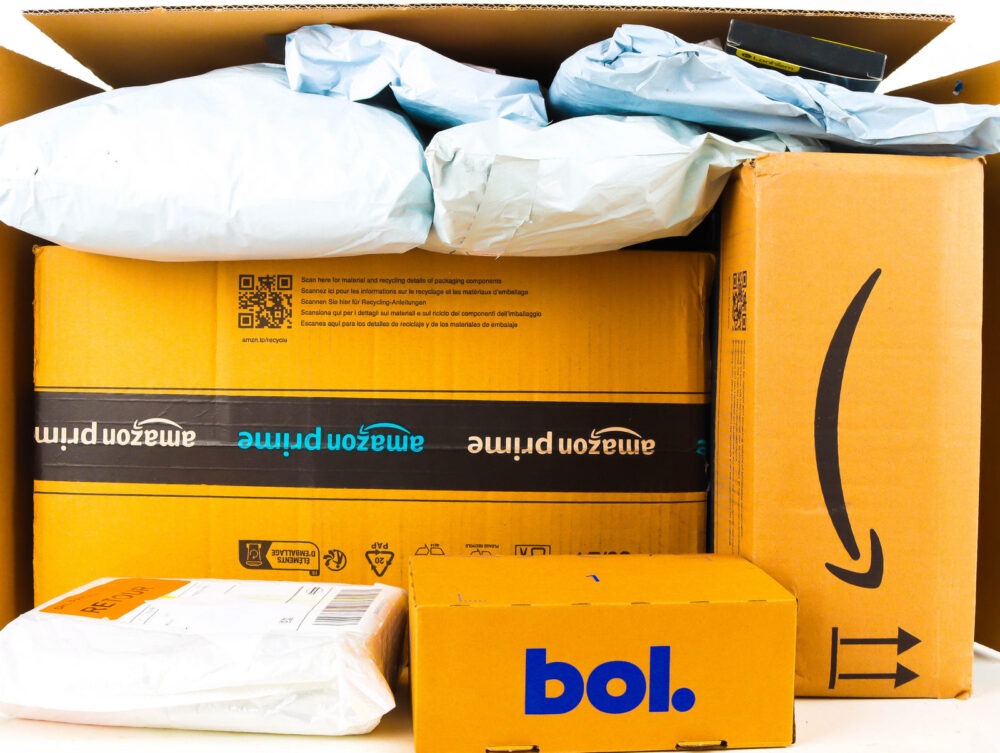 XL Doos met Ongeopende Postpakketten