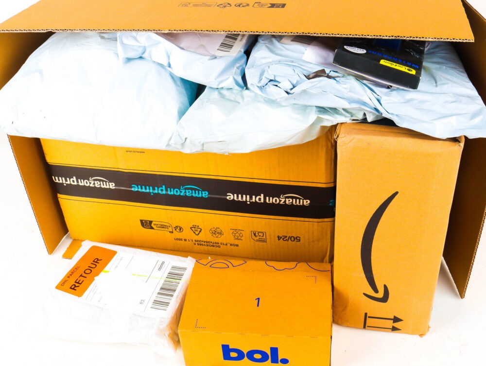 XL Doos met Ongeopende Postpakketten