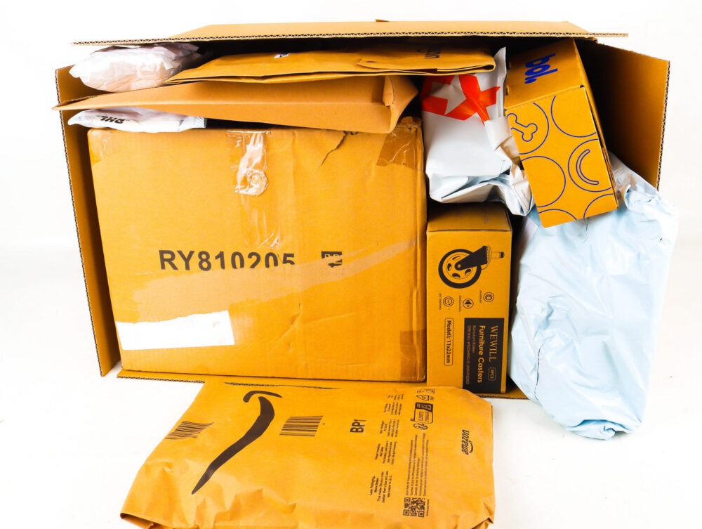 XL Doos met Ongeopende Postpakketten