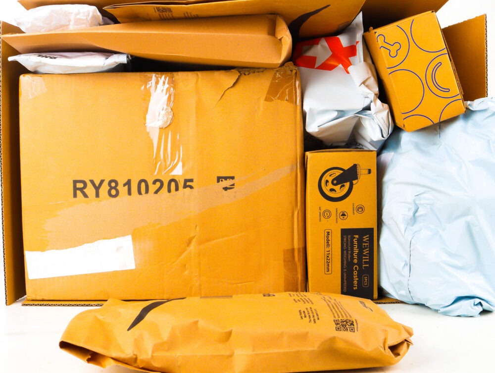 XL Doos met Ongeopende Postpakketten