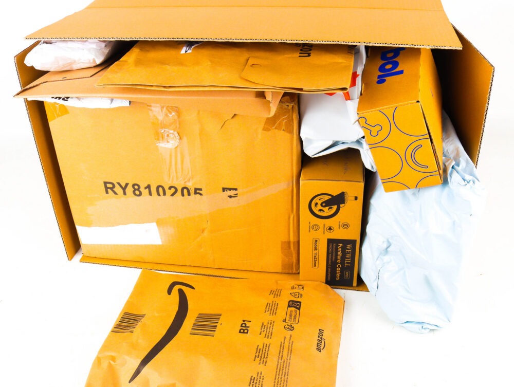 XL Doos met Ongeopende Postpakketten
