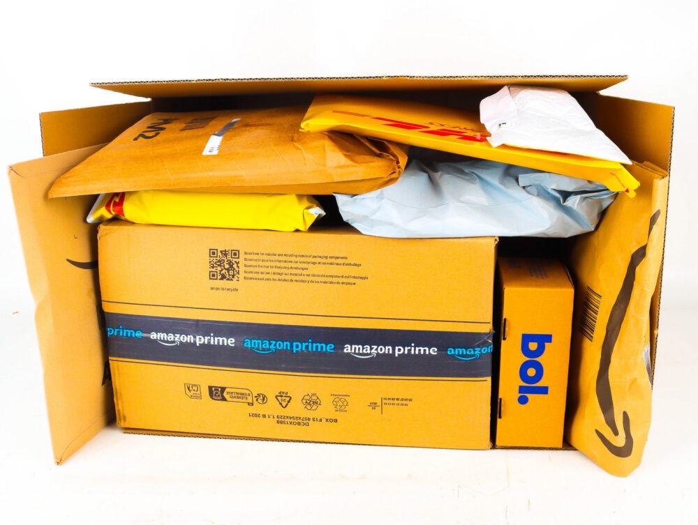 XL Doos met Ongeopende Postpakketten
