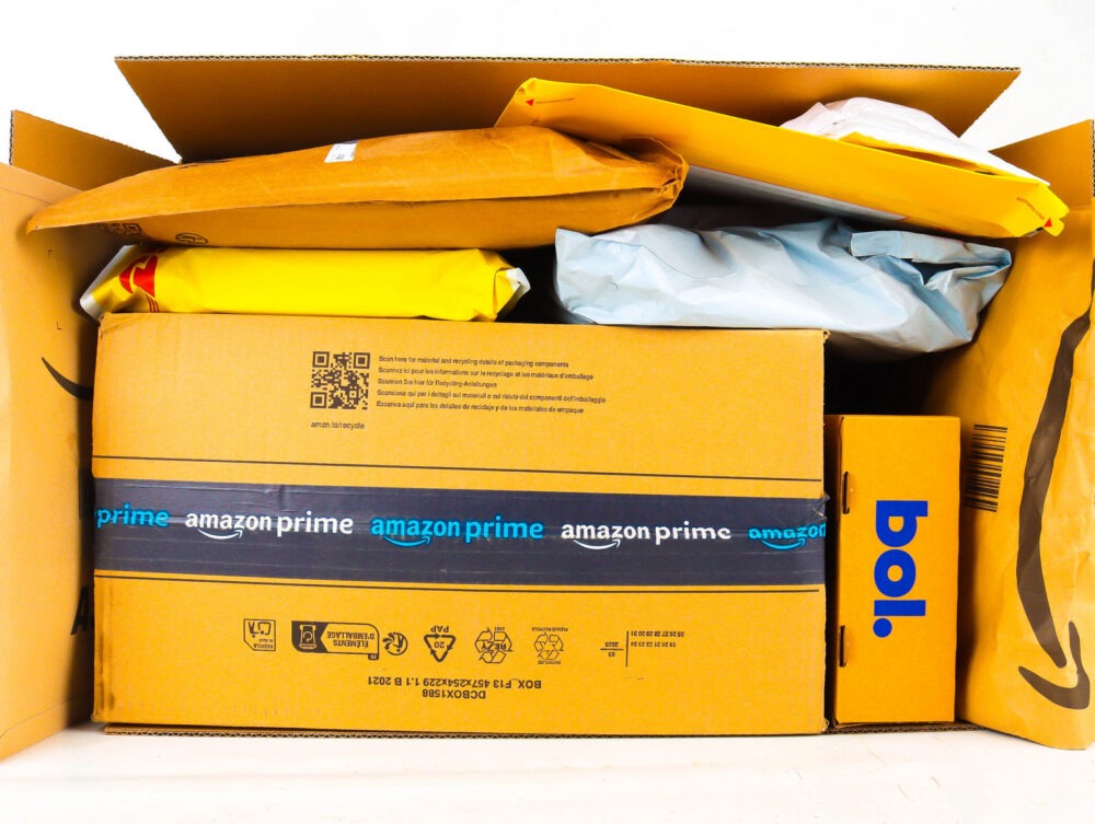 XL Doos met Ongeopende Postpakketten