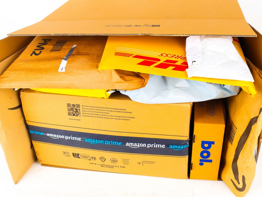 XL Doos met Ongeopende Postpakketten