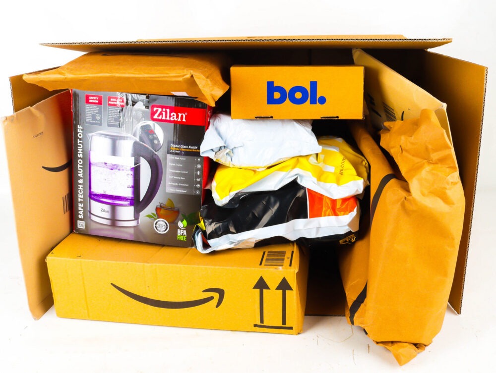 XL Doos met Ongeopende Postpakketten