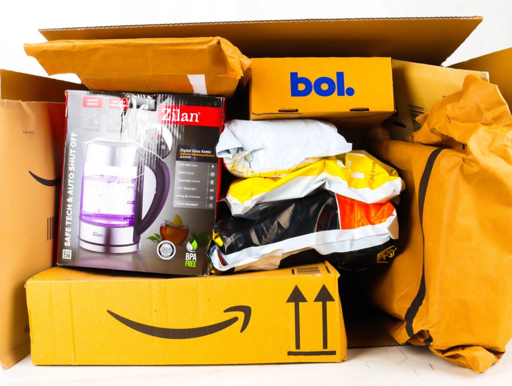 XL Doos met Ongeopende Postpakketten