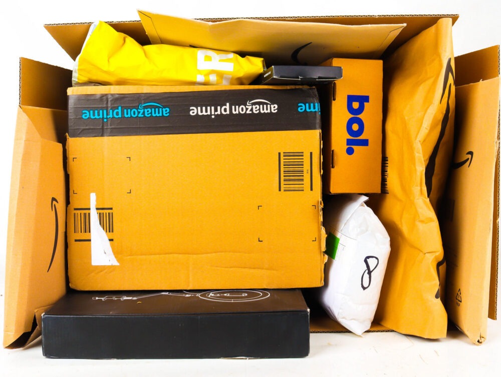 XL Doos met Ongeopende Postpakketten