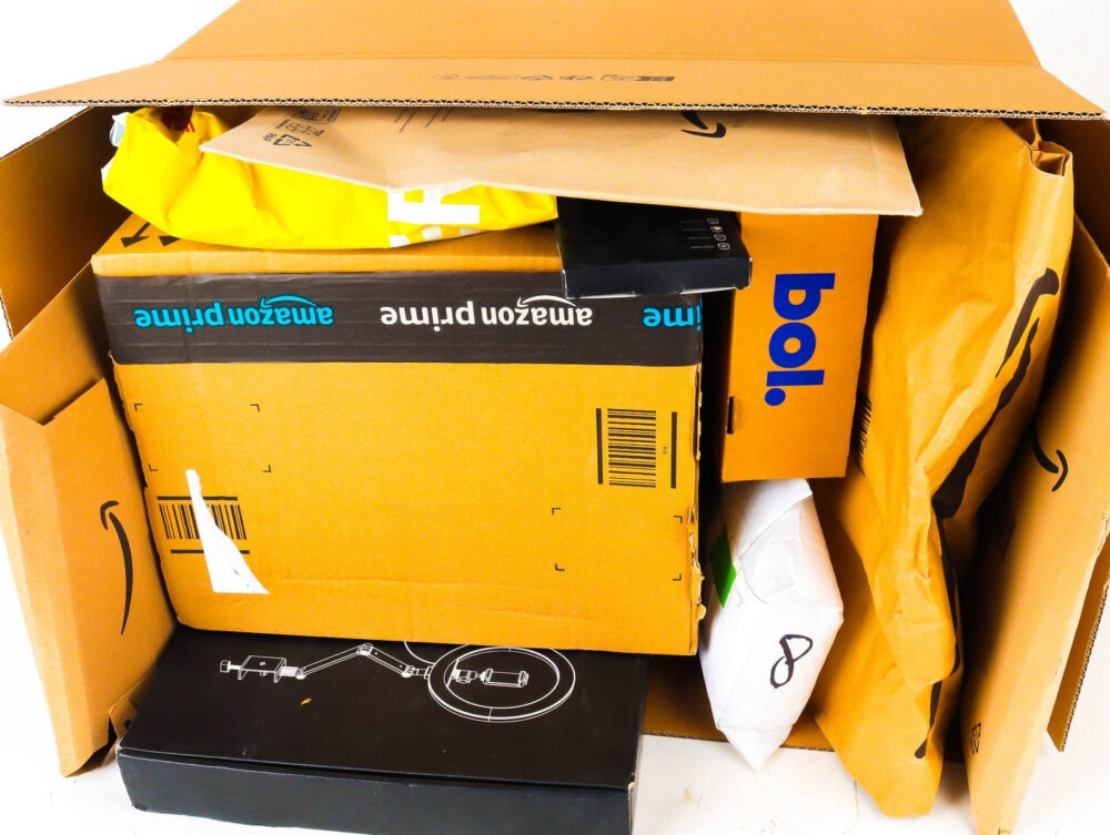 XL Doos met Ongeopende Postpakketten
