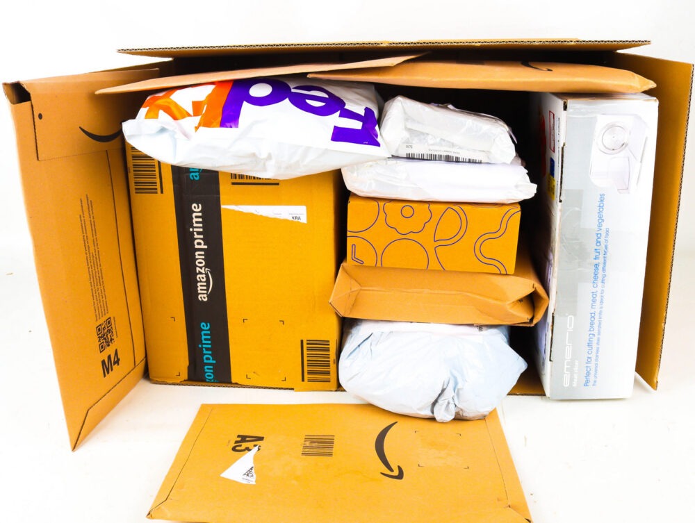 XL Doos met Ongeopende Postpakketten