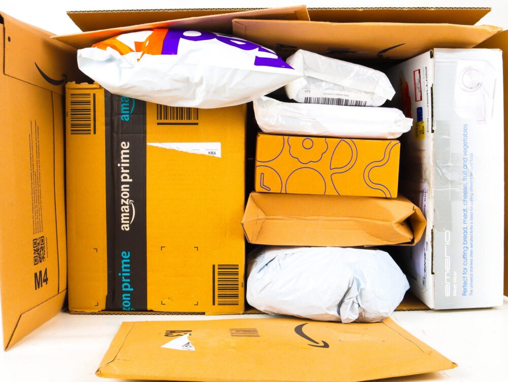 XL Doos met Ongeopende Postpakketten