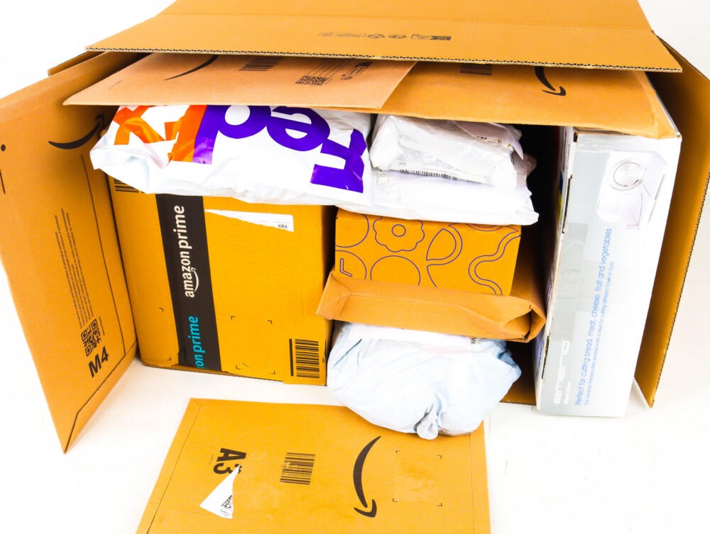 XL Doos met Ongeopende Postpakketten