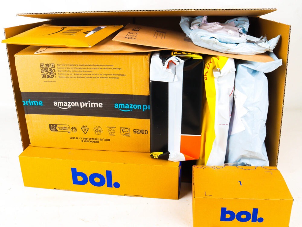 XL Doos met Ongeopende Postpakketten